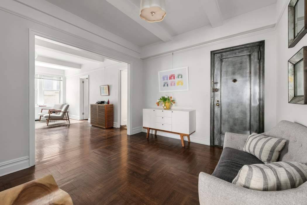 Move in ready, elegant Classic 7 steps always from Central Park This spacious and beautiful Classic 7 home is both traditional in design and contemporary in its thoughtful updates and ...
