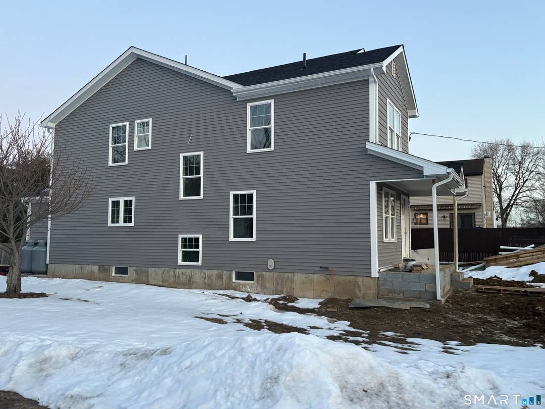 Colonial style home 2025 recently built.