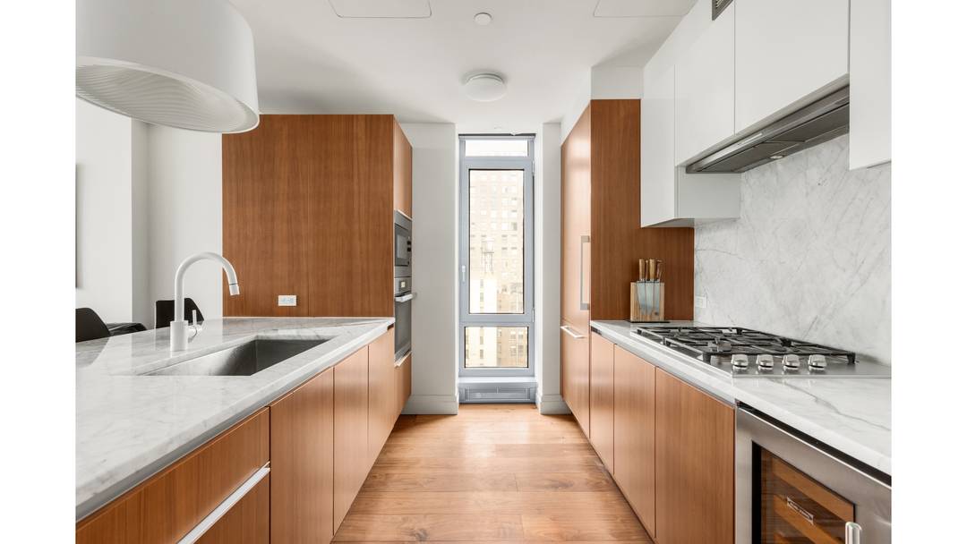 Introducing Residence 11E, a beautifully positioned luxury condominium at the highly sought after 35XV, located at 35 West 15th Street in the vibrant Chelsea neighborhood of Downtown Manhattan.