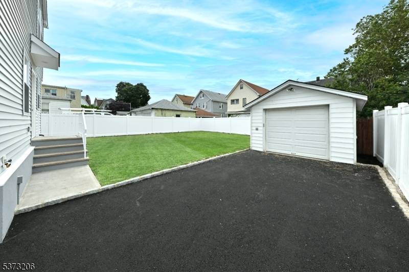 Stunning completely renovated 5BR 3.