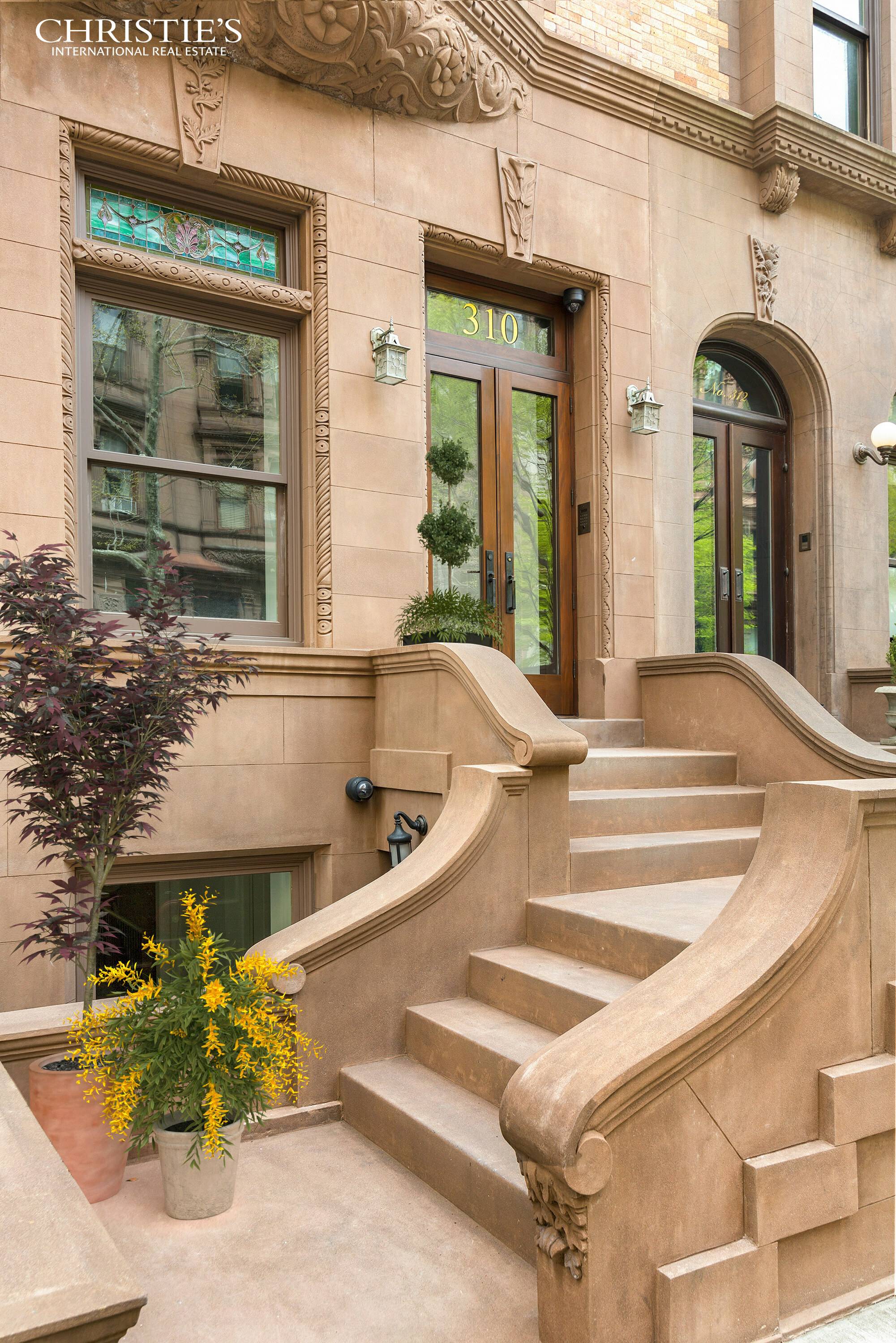 310 West 88th Street is a seven story masterfully renovated Townhouse on an iconic block designed by Architect Rogelio Cambiasso.