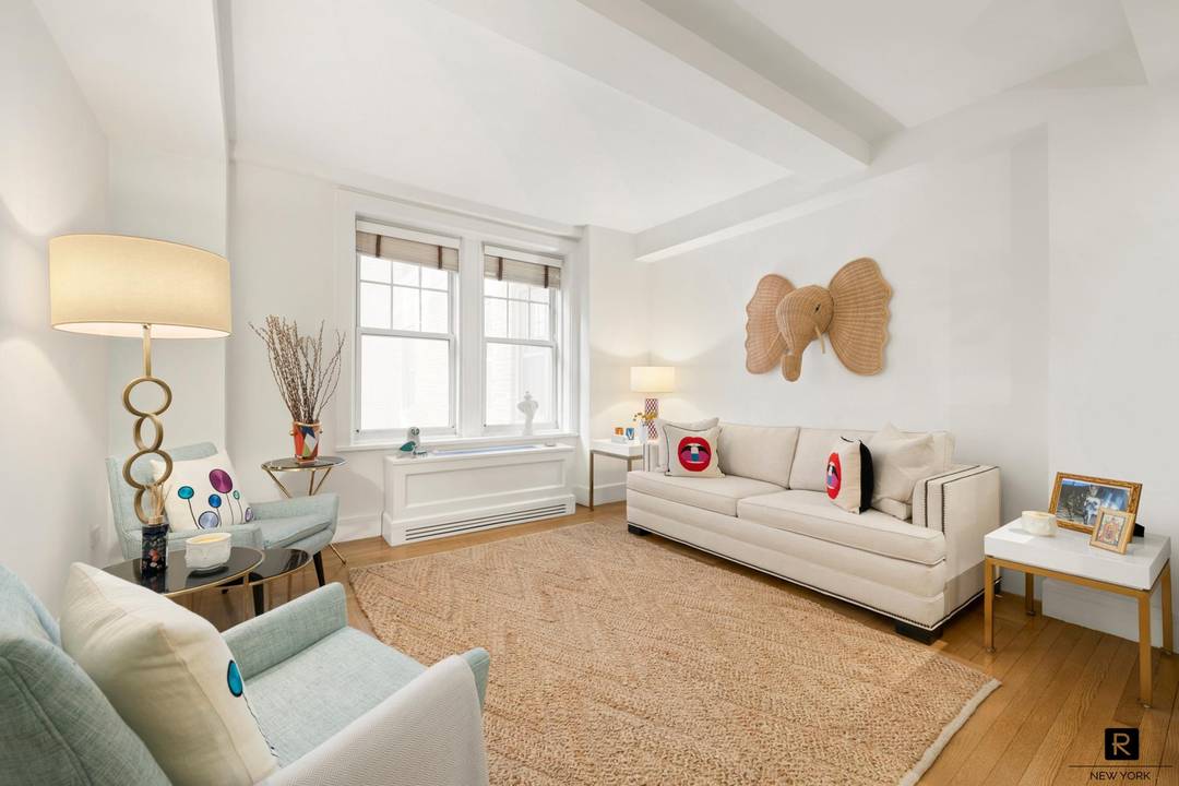 Just listed. Masterfully Renovated Prewar One Bedroom at The Olcott Just half a block from Central Park, this elegant home seamlessly combines classic prewar charm with modern luxury.