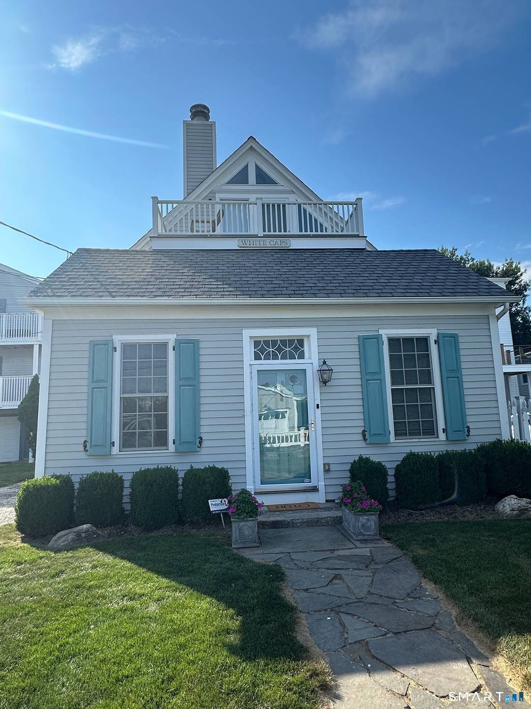 FURNISHED SUMMER RENTAL. Welcome to White Caps !