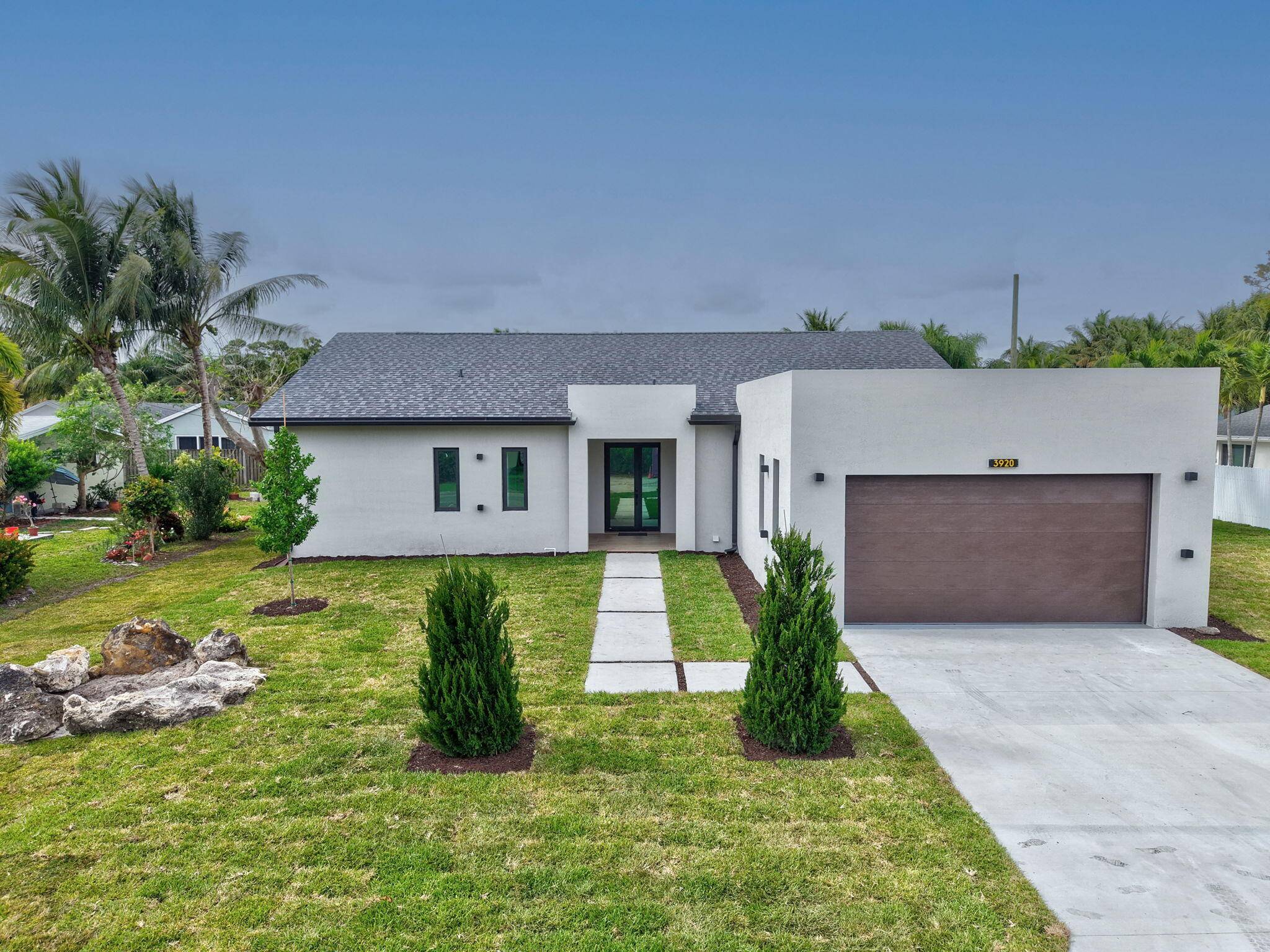 Stunning Modern Home on Spacious Lot !
