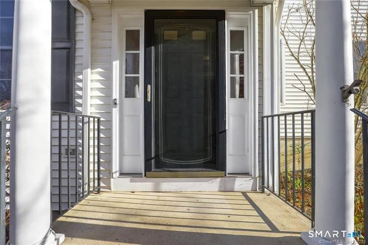 Space to spread out, privacy to unwind, and all the comforts of a single family home !