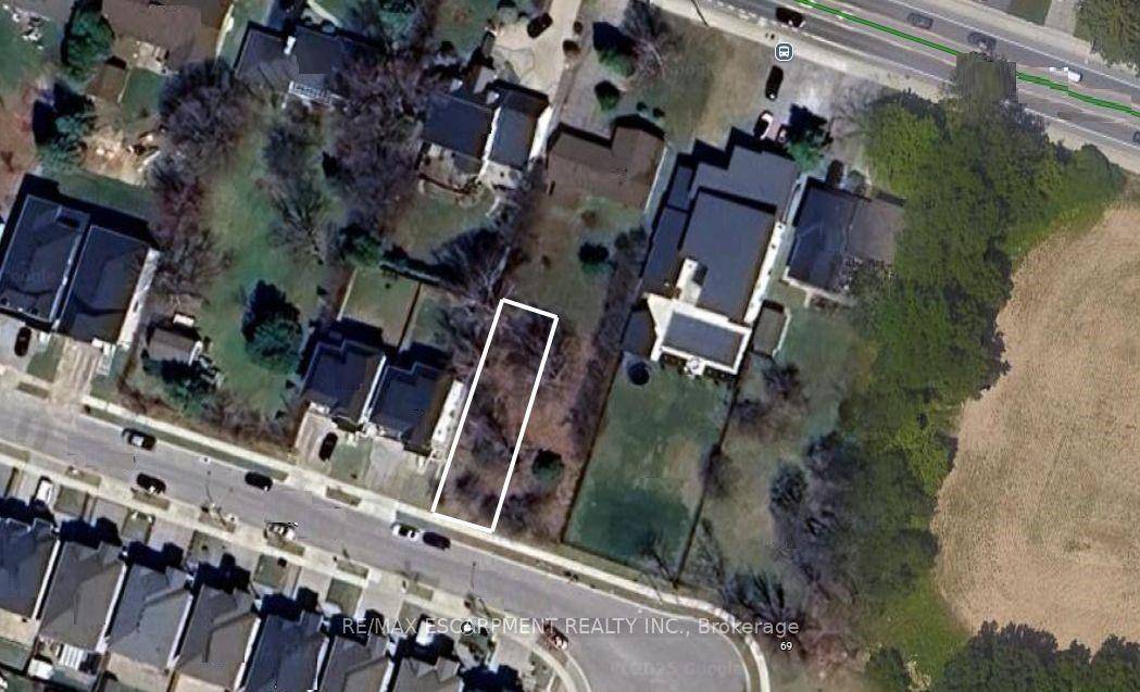 Investment Opportunity in Sought After Hamilton Location Welcome to 55 Cielo Court, a rare opportunity to secure a vacant lot in one of Hamilton's most desirable neighbourhoods.