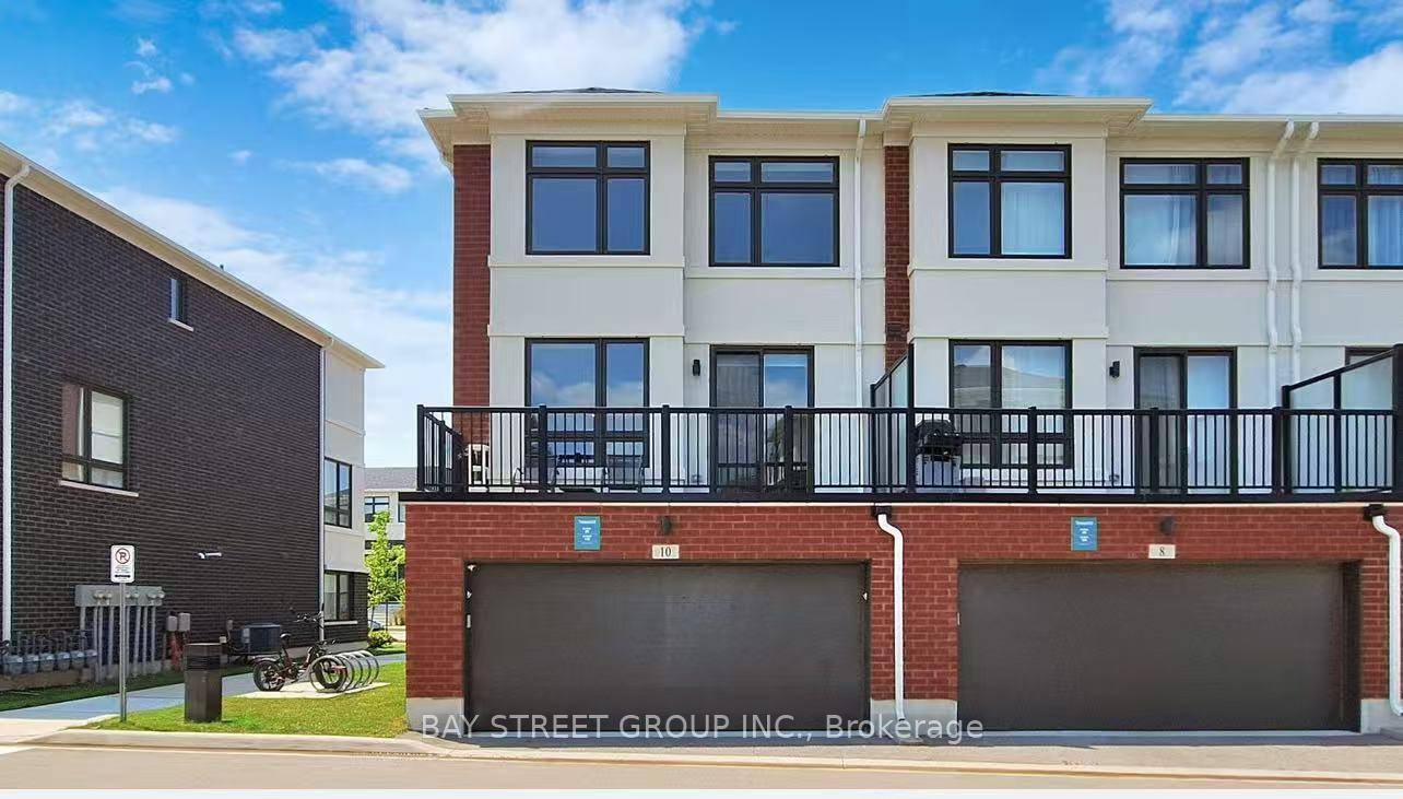 Gorgeous end unit townhome built by Treasure Hill.