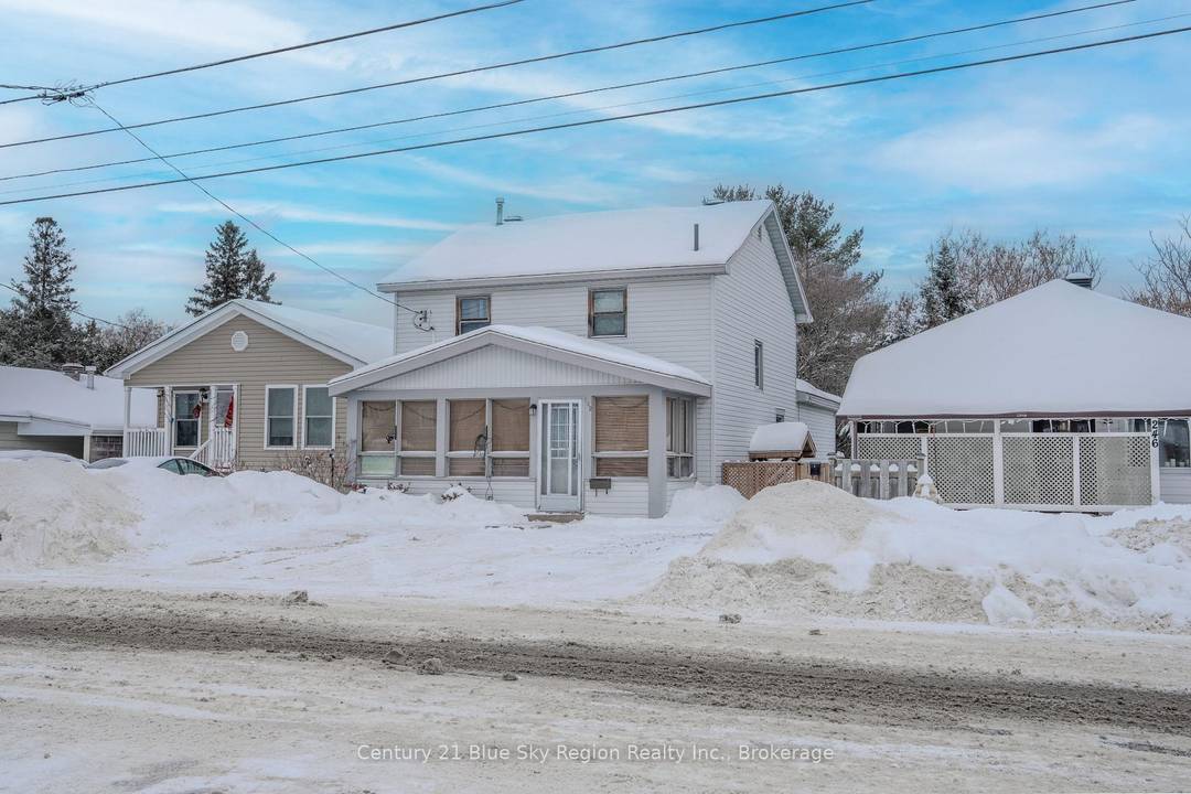 This legal non conforming duplex with a third basement unit offers excellent potential for investors or for an owner occupier looking to offset mortgage costs.