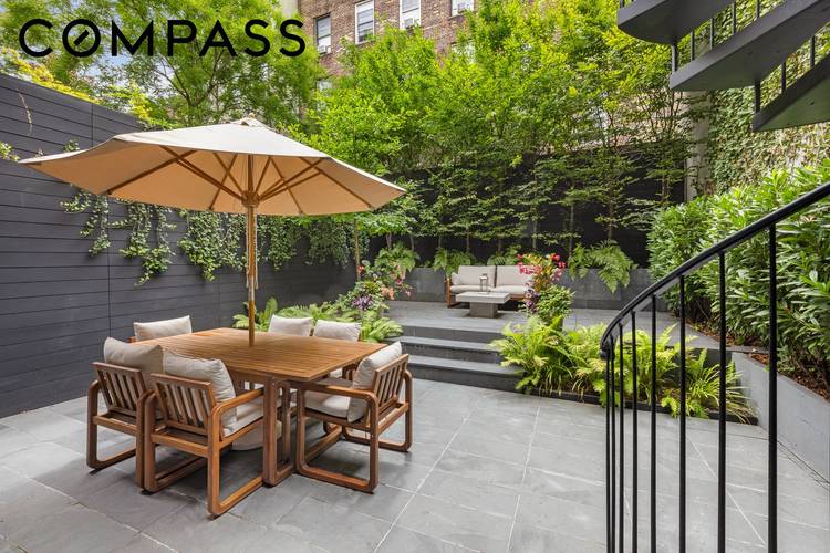 The result of a years long renovation helmed by AD100 firm Gachot Studios, 334 West 20th Street is an impeccably renovated single family townhouse situated within the Chelsea Historic District.