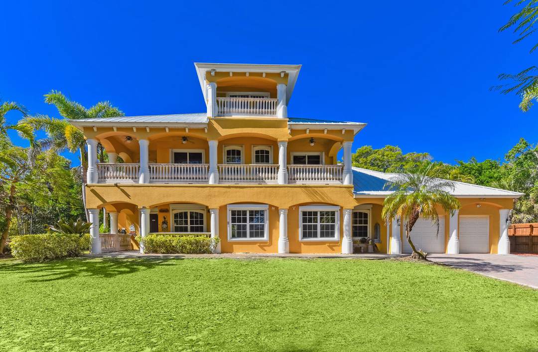 Estate Home with Guest House sitting on a 7.