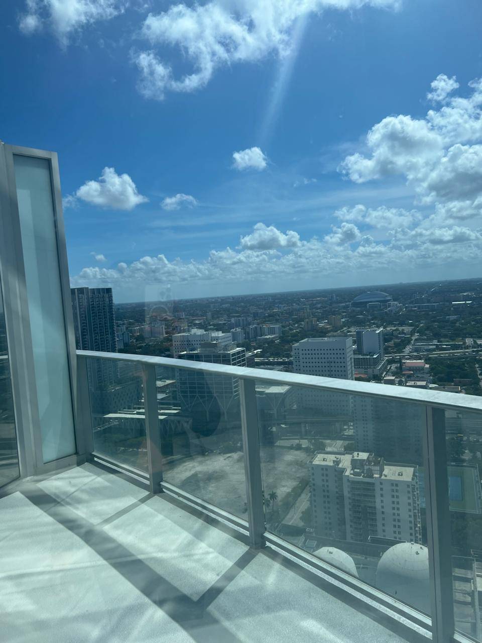 Best priced 1BD Den at Paramount Miami Worldcenter !