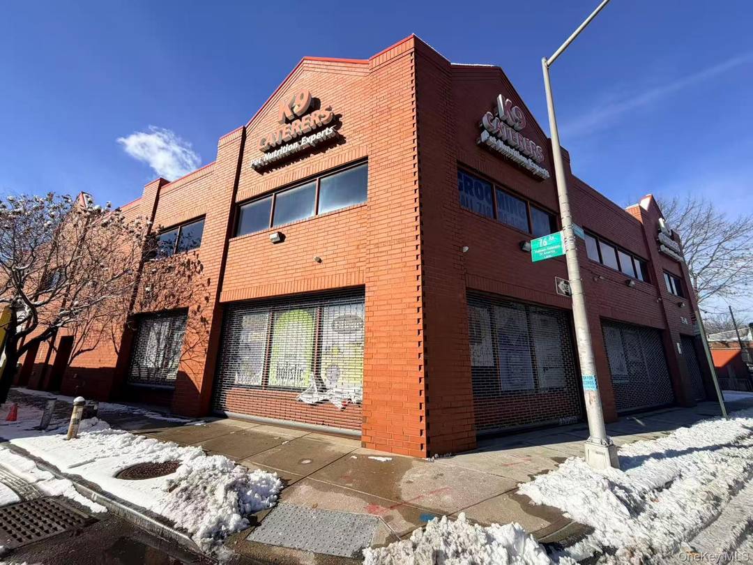 Property Highlights Total Building Size 18, 313 SF Warehouse 11, 410 SF Outdoor Yard 7, 404 SF Office 177 ; 500 SF Clear Ceiling Height 22 FT Three 3 Separate ...