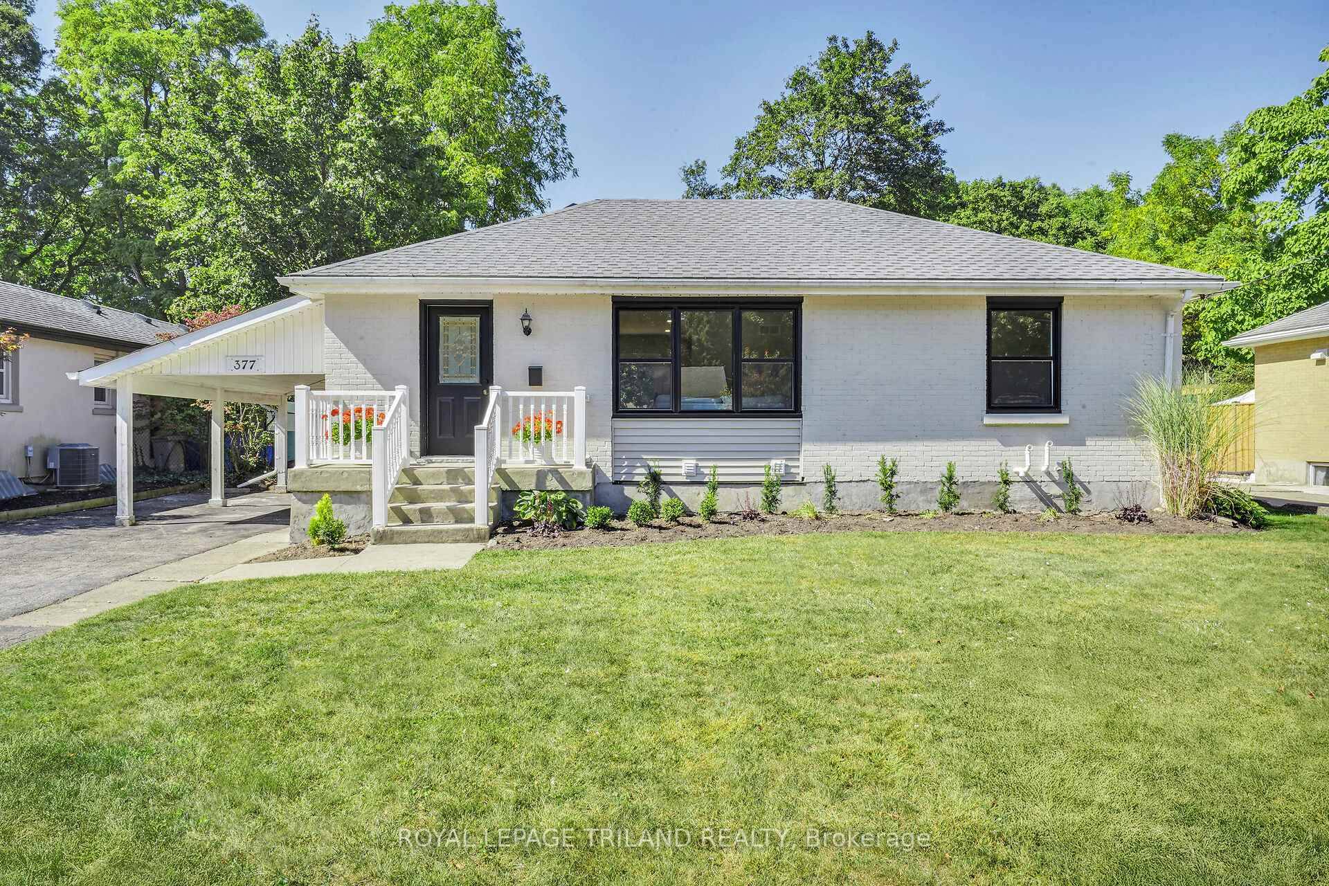 This thoughtfully renovated bungalow in the heart of Byron is just blocks from Byron Northview school !