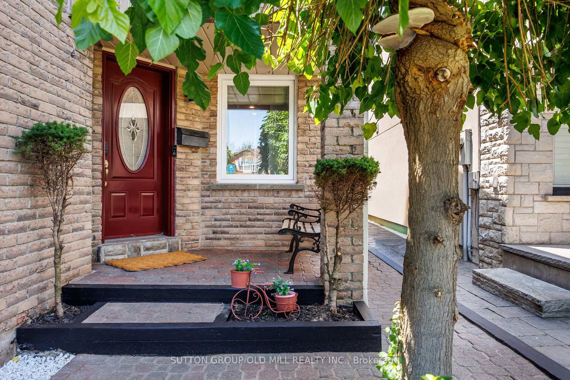 Welcome to Lee Drive. This deceivingly spacious 3 bedroom home situated on a 150 ft deep lot in one of Mississauga's most desirable neighbourhoods has it all.