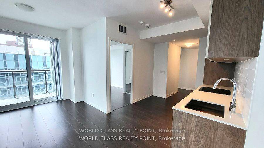 LOCATION, LOCATION, LOCATION, WHAT A 3 BED N E CORNER UNIT.