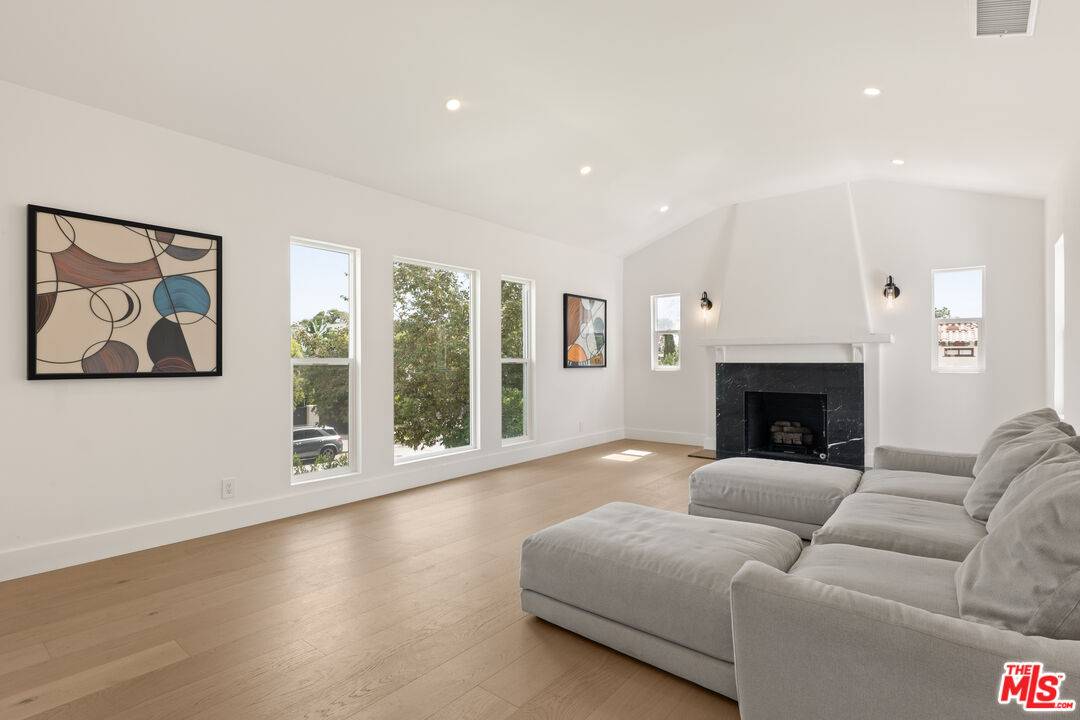 545  N La Jolla Ave 3BR Beverly Grove La