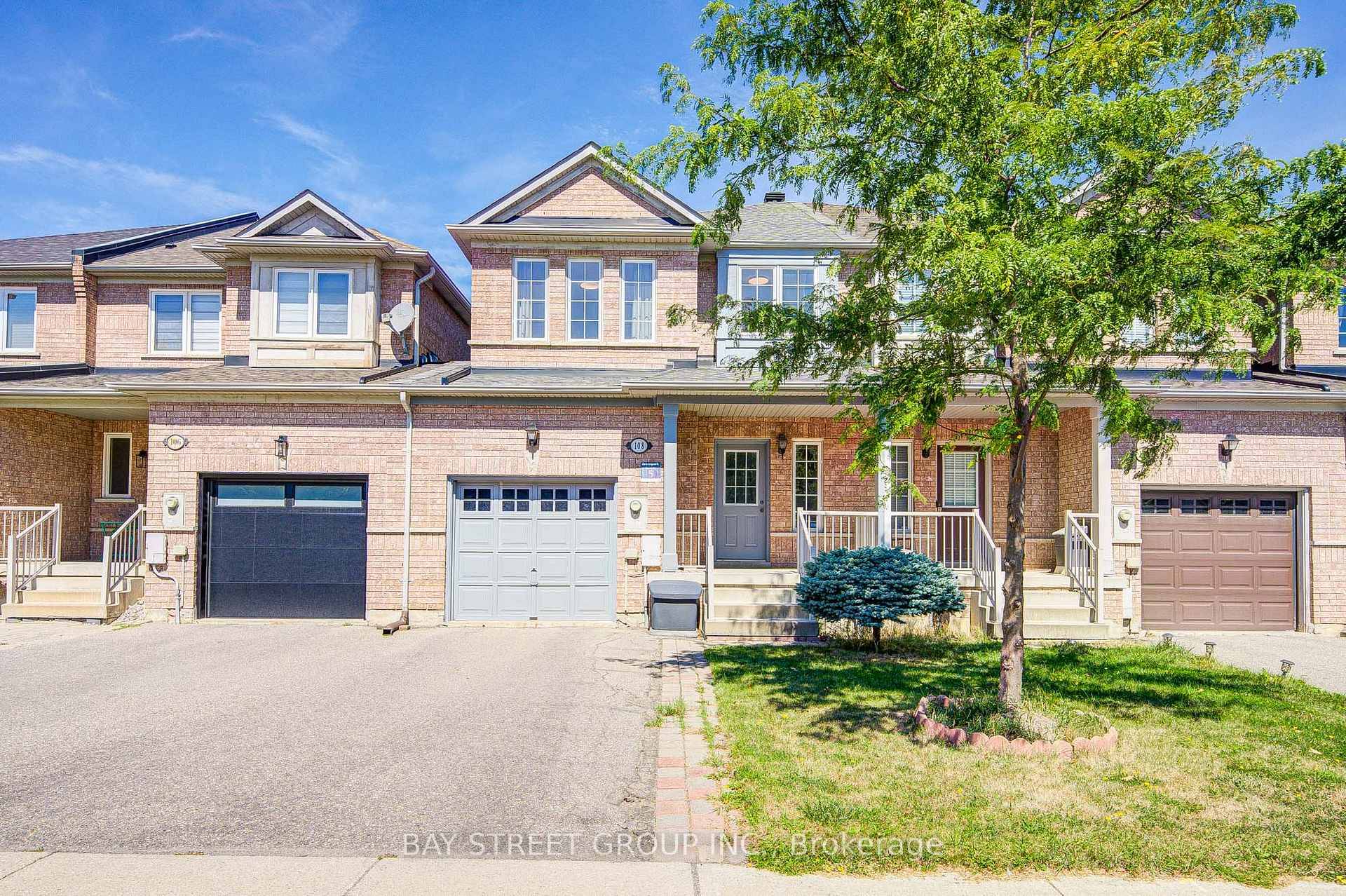 Bright amp ; Spacious Freehold Townhome in High Demand Langstaff !