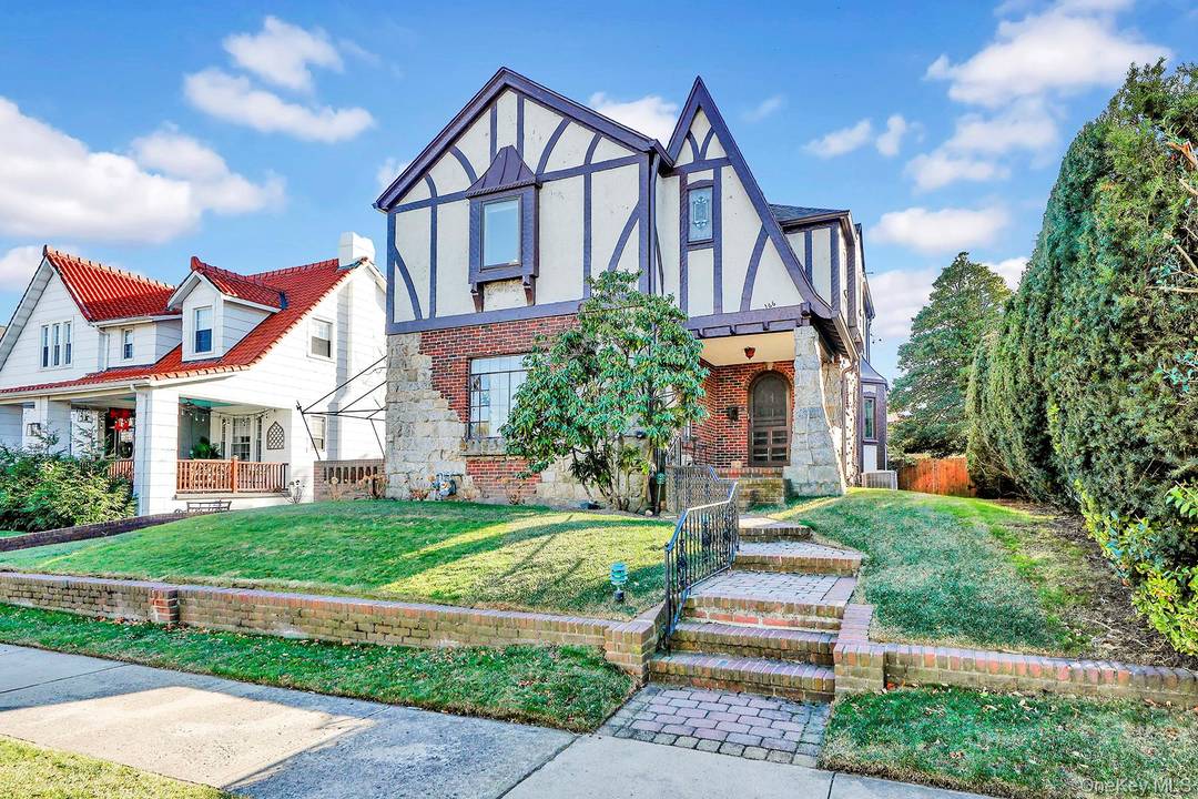 Charming Detached English Tudor in Long Beach A True Gem !