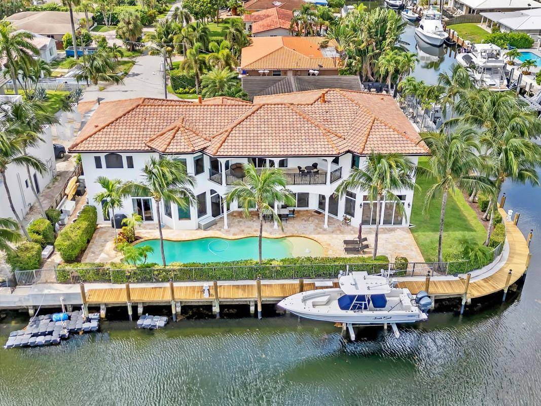 Exceptional deep water estate offering refined coastal luxury a boaters dream !