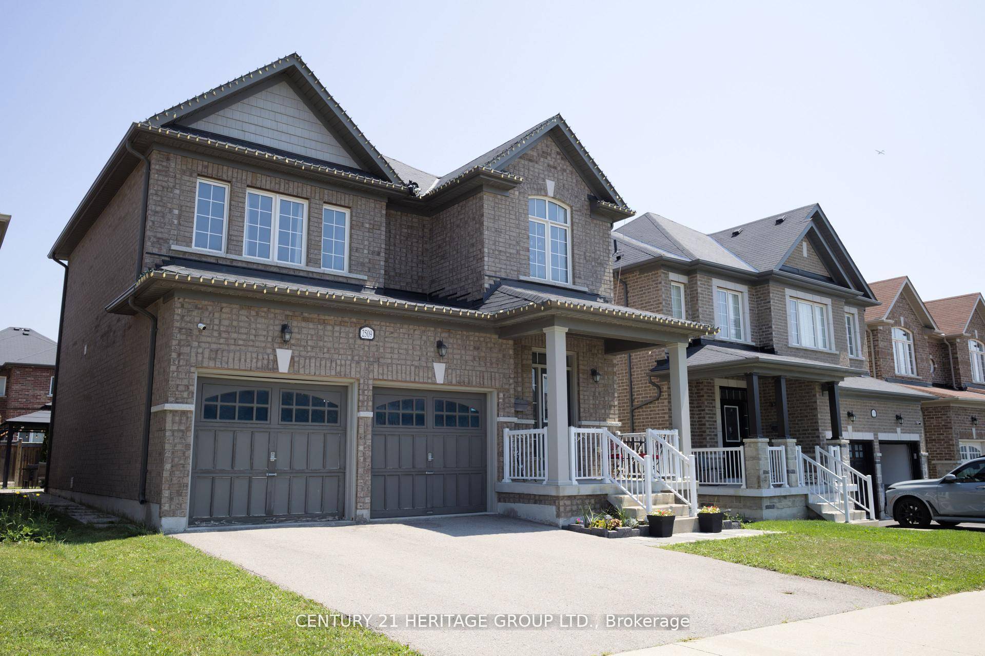 This detached 3 bedroom home is located in the highly desirable Windfields neighbourhood of North Oshawa.