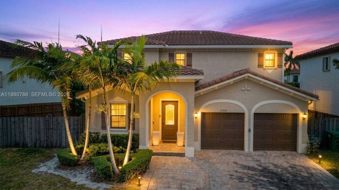 Welcome to a magical retreat in the sought after Venetian Parc West community !
