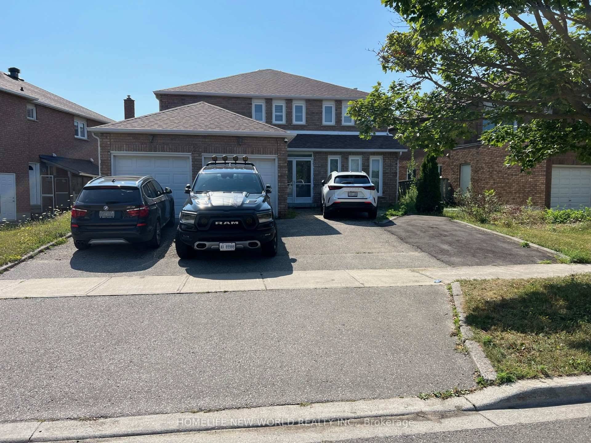Convenience location situated at the in a family friendly neighborhood at the boundary of Markham amp ; Scarborough area !