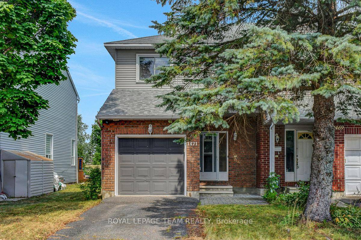 This spacious 3 bedroom, 3 bathroom end unit townhouse is ideally located, backing onto Fallingbrook Park with no rear neighbours.