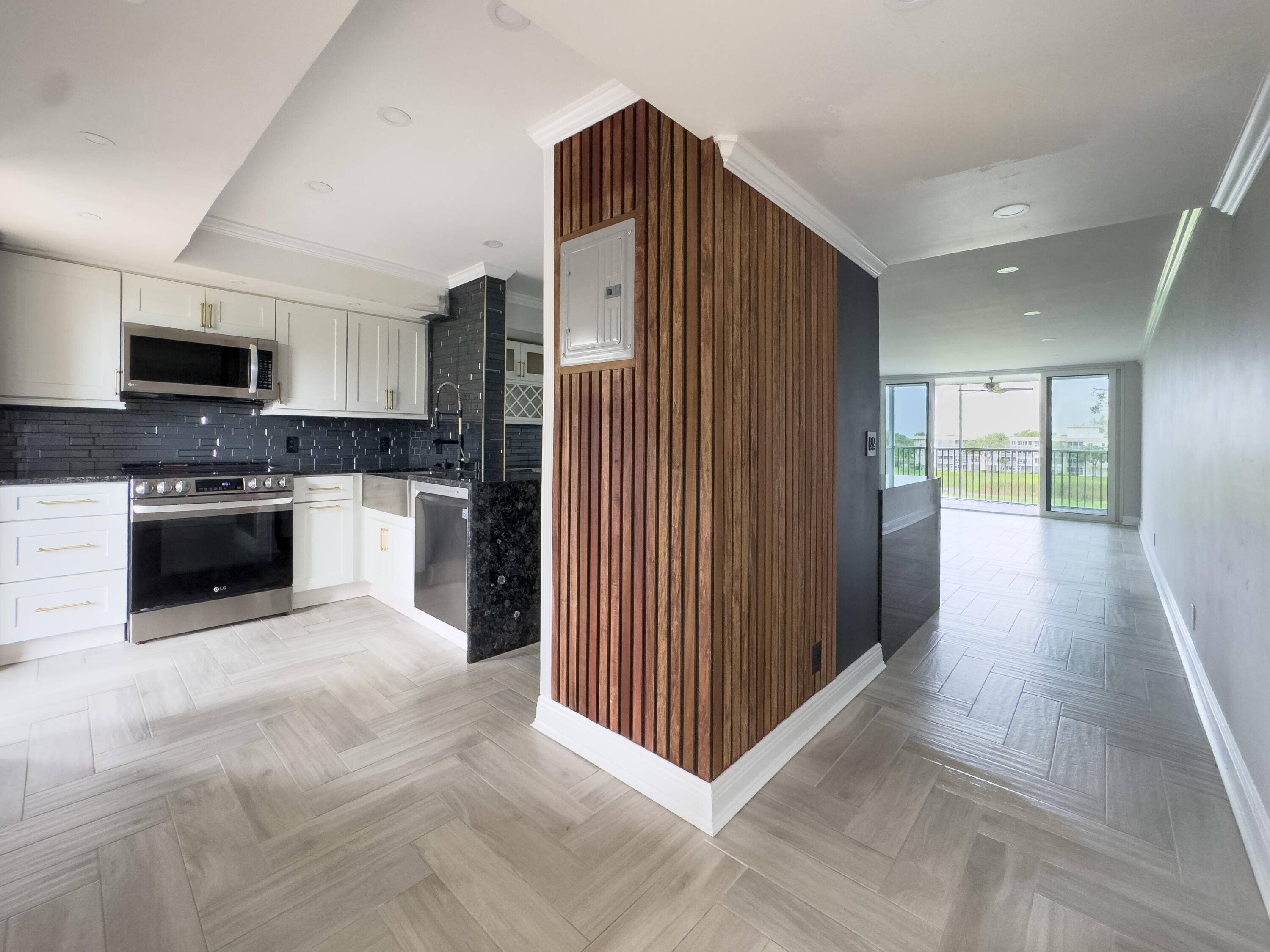 Beautifully renovated 2 bedroom, 2 bath condo in desirable Palm Aire !