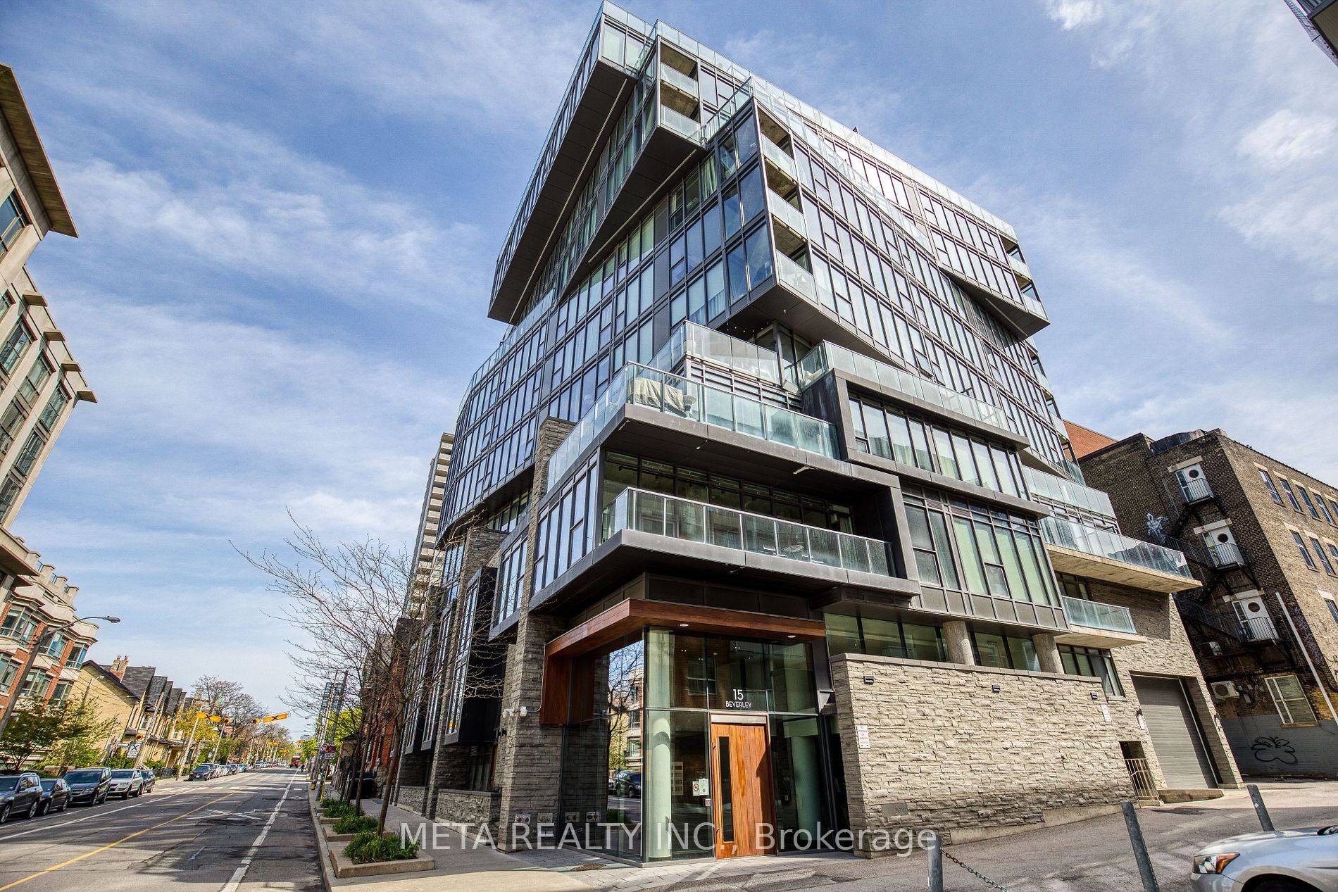 Boutique condo living at its finest !