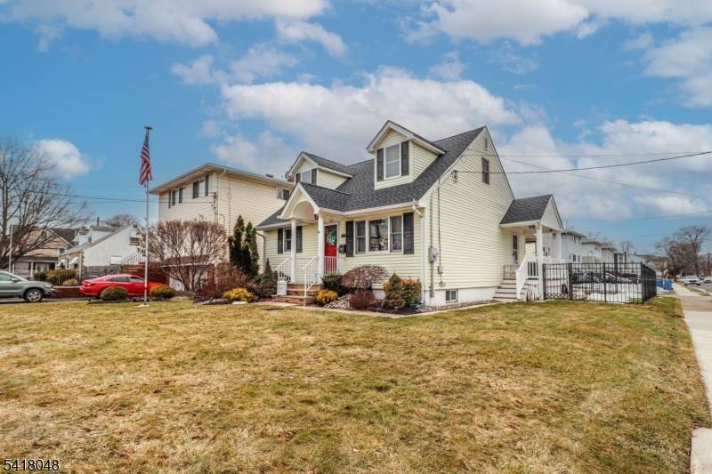 Picture Perfect Cape Cod in Metuchen Welcome to this beautifully maintained Cape Cod perfectly situated on a prime corner lot in desirable Metuchen.