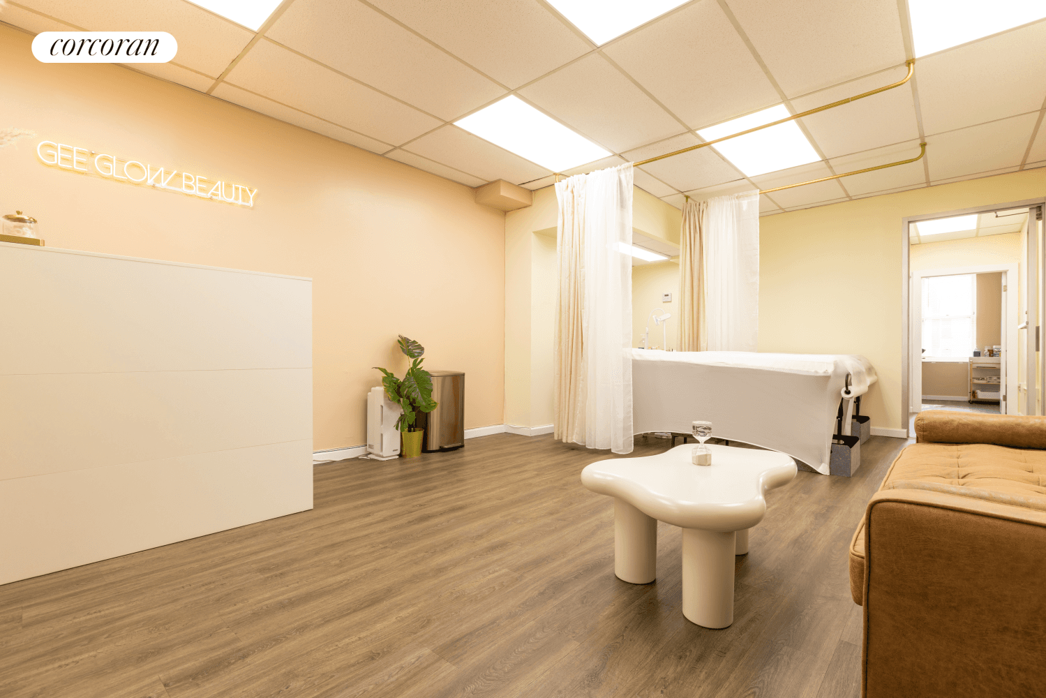 Welcome to 210 Canal Street, Unit 510, where the unmistakable charm of Chinatown unfolds around you !