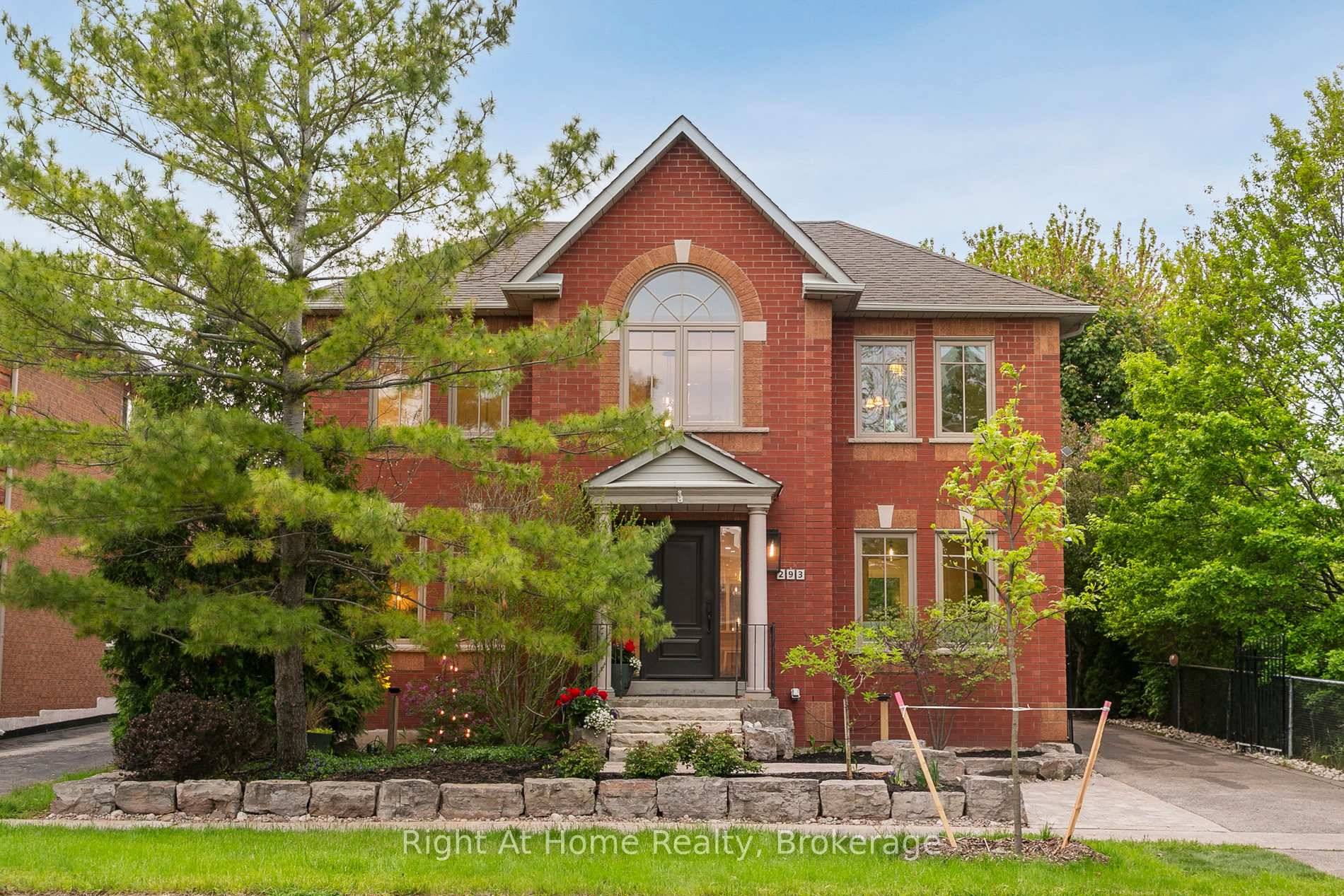 Welcome to Your Dream Family Home !