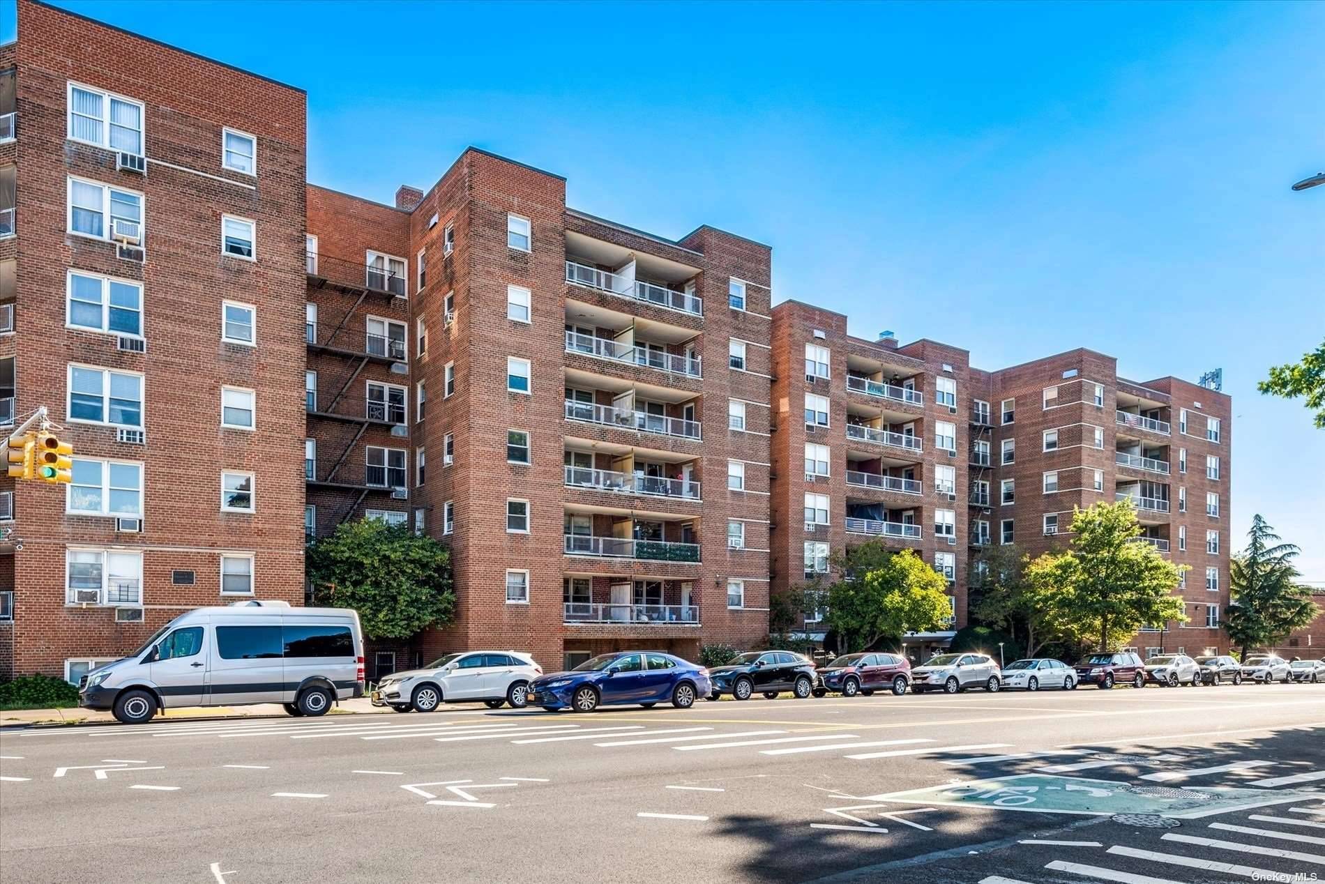 Spacious 2 bedroom, 1 bath in Woodside, near to subway, LIRR, shops and restaurants in Woodside and Jackson Heights.