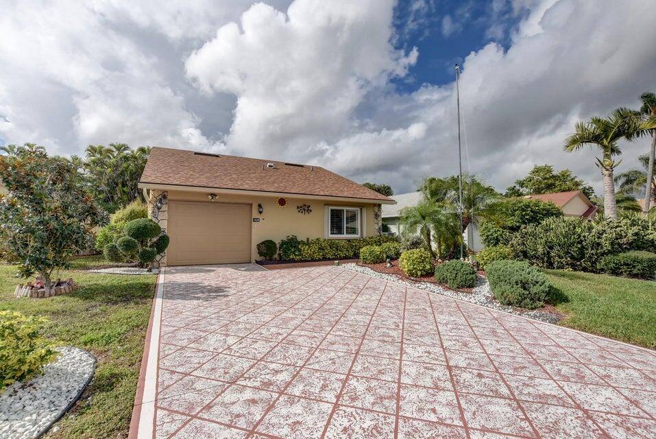 STUNNING FULLY RENOVATED, SF, 2 BDRM, 2 BATH PLUS FAMILY ROOM UNDER AIR, 1727 SQ.