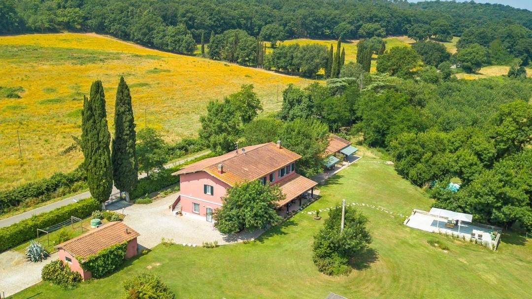 Farmhouse with land for sale in Tuscany in the Maremma area, divided into apartments