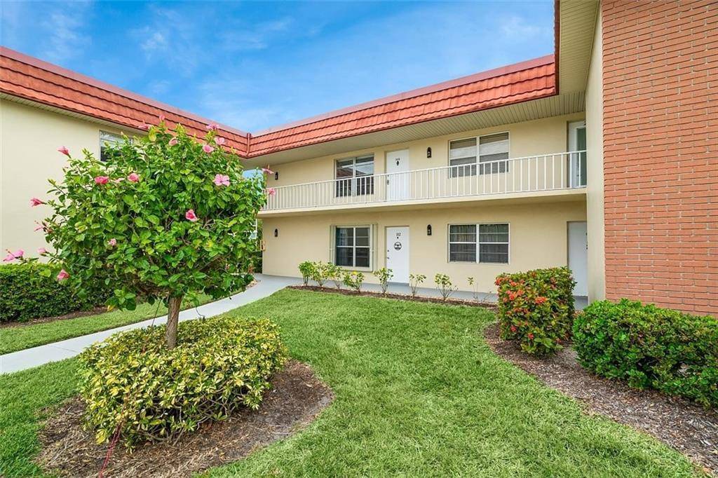 This charming partially furnished 2BR 2BA condo in Vista Royale is move in ready, w LVP flooring, a soothing neutral color palette ceiling fans throughout.
