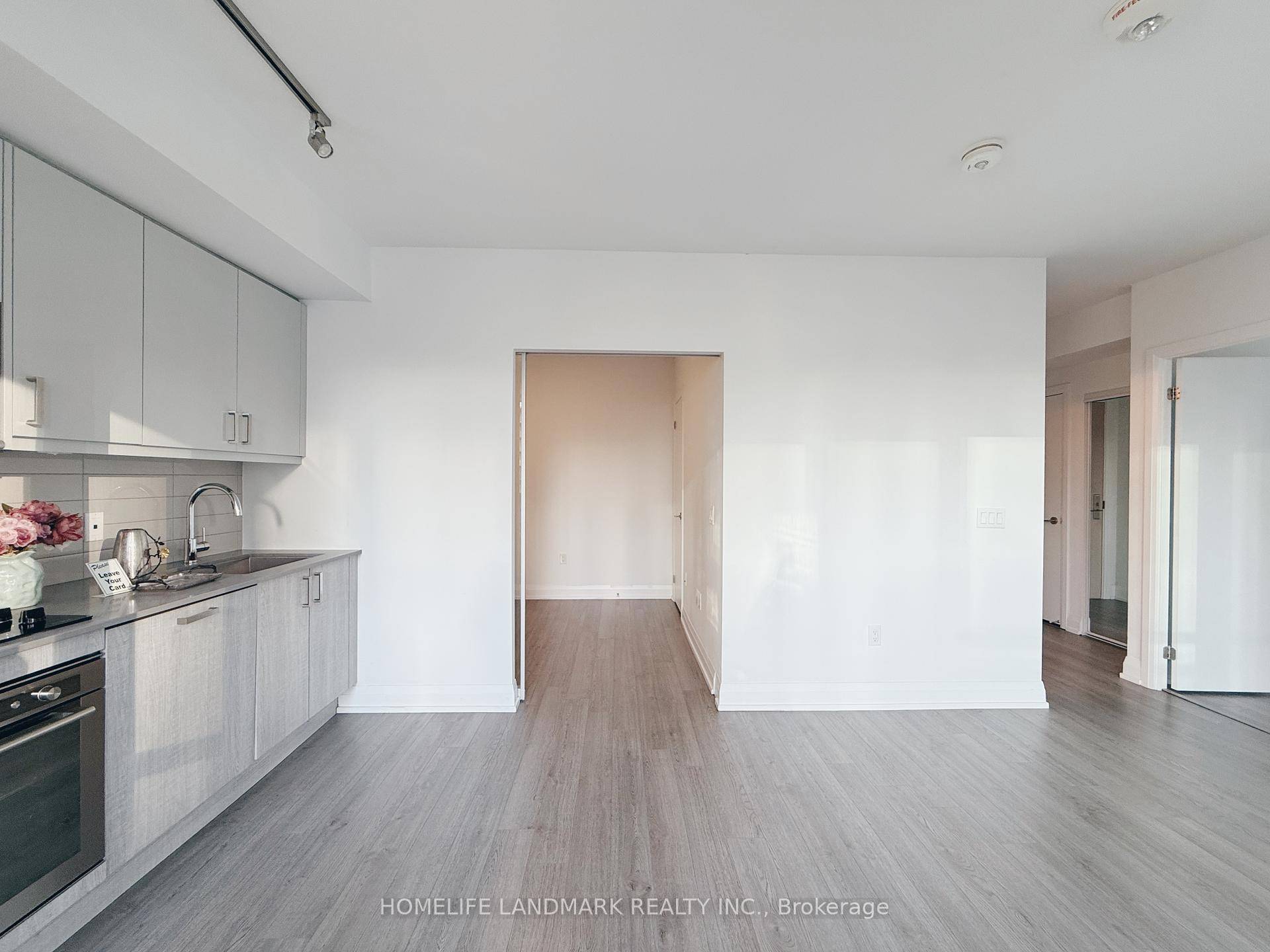 2 Bedroom 2 Bath Unit In The Heart Of Downtown Toronto With Bright West Views.