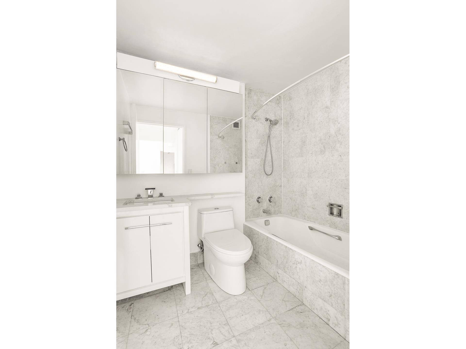 This high floor, newly renovated 650 sf 1 bed 1 bath condo offers a breathtaking panorama of the Hudson River, visible from every window and your private balcony.