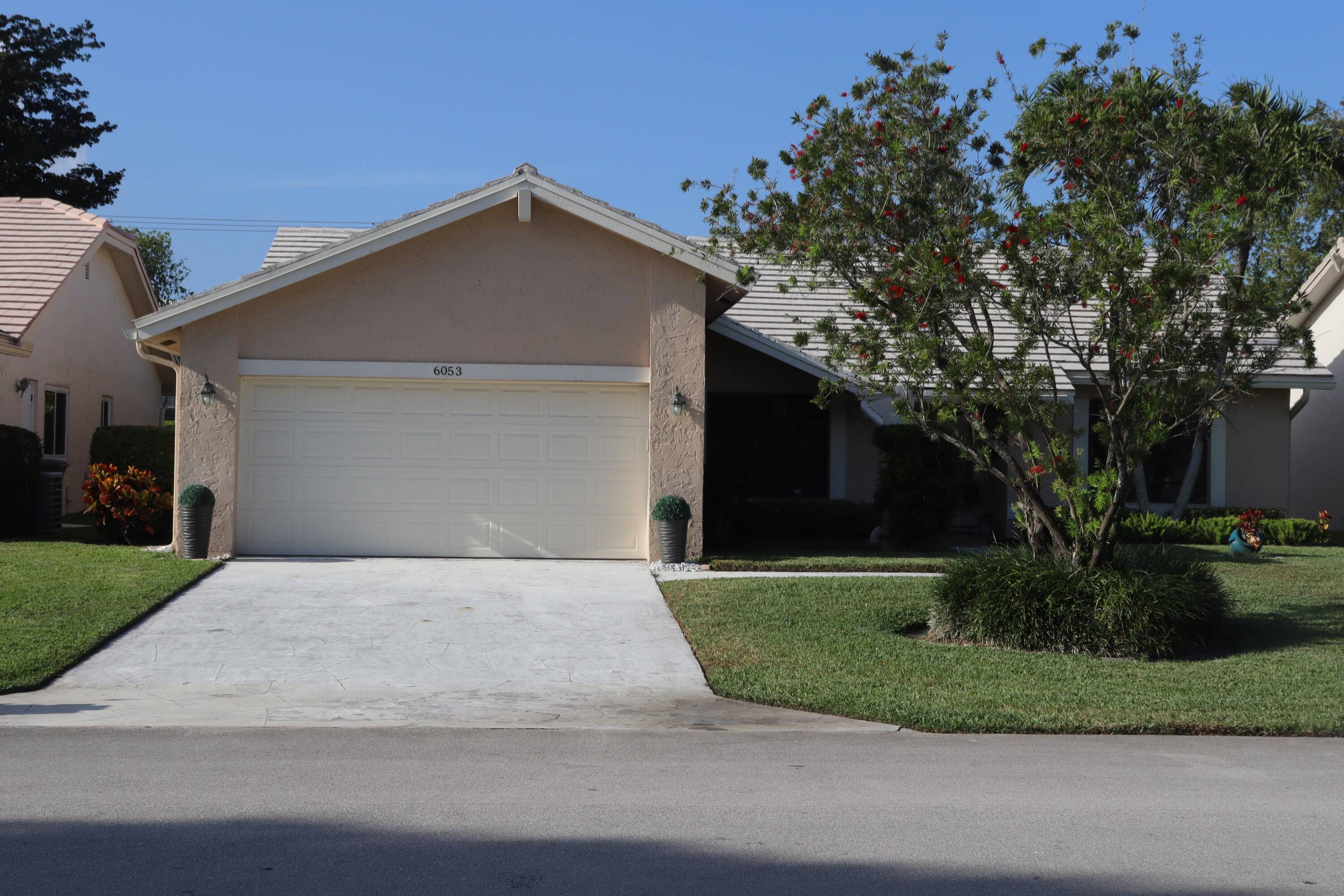 Camino Woods II is a unique small 55 community made up of 49 homes, making it a centered and friendly neighborhood in the Boca del Mar area.