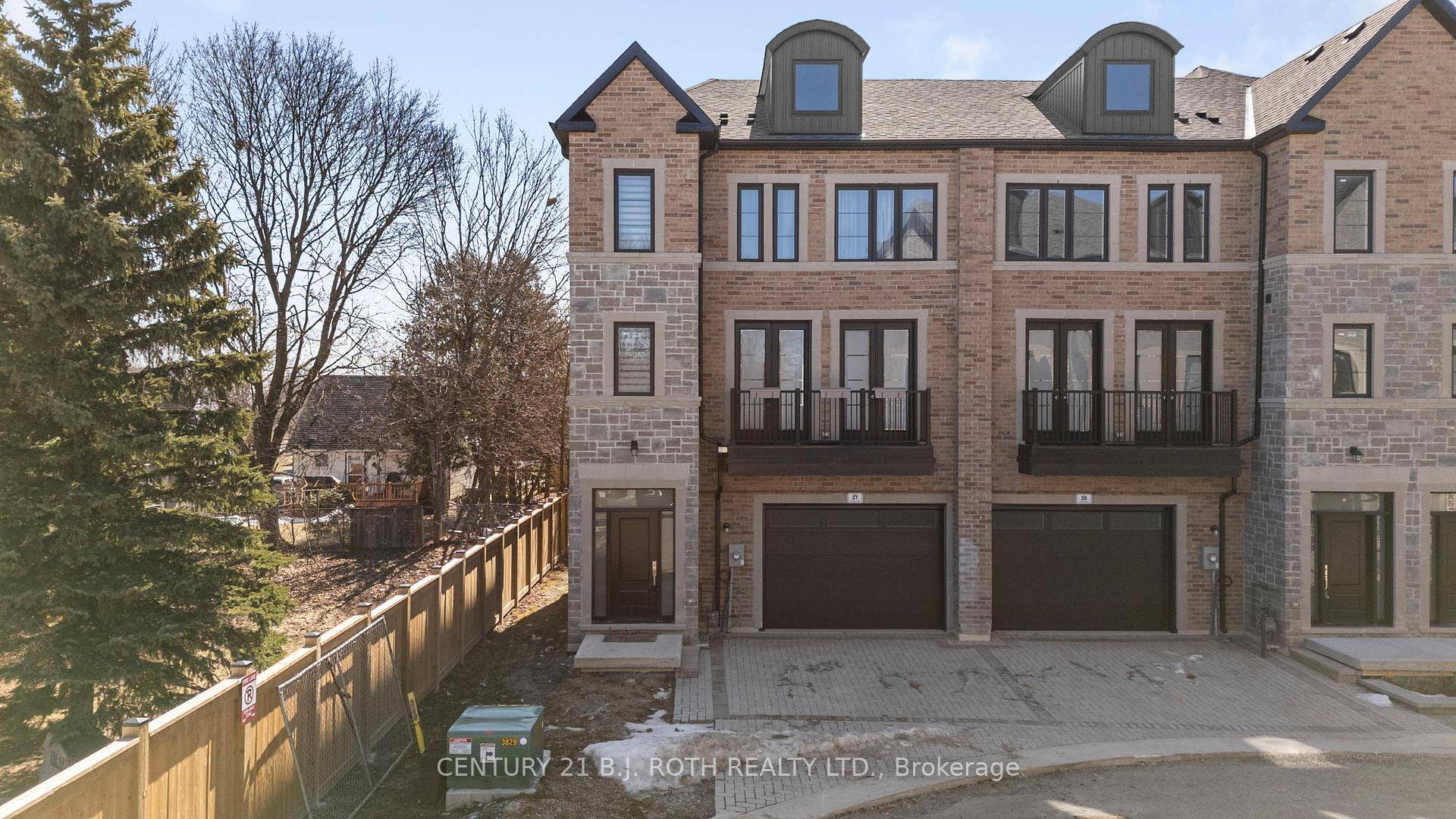 Welcome to 260 Eagle Street, a collection of luxurious 3 storey townhomes situated in the heart of Newmarket.