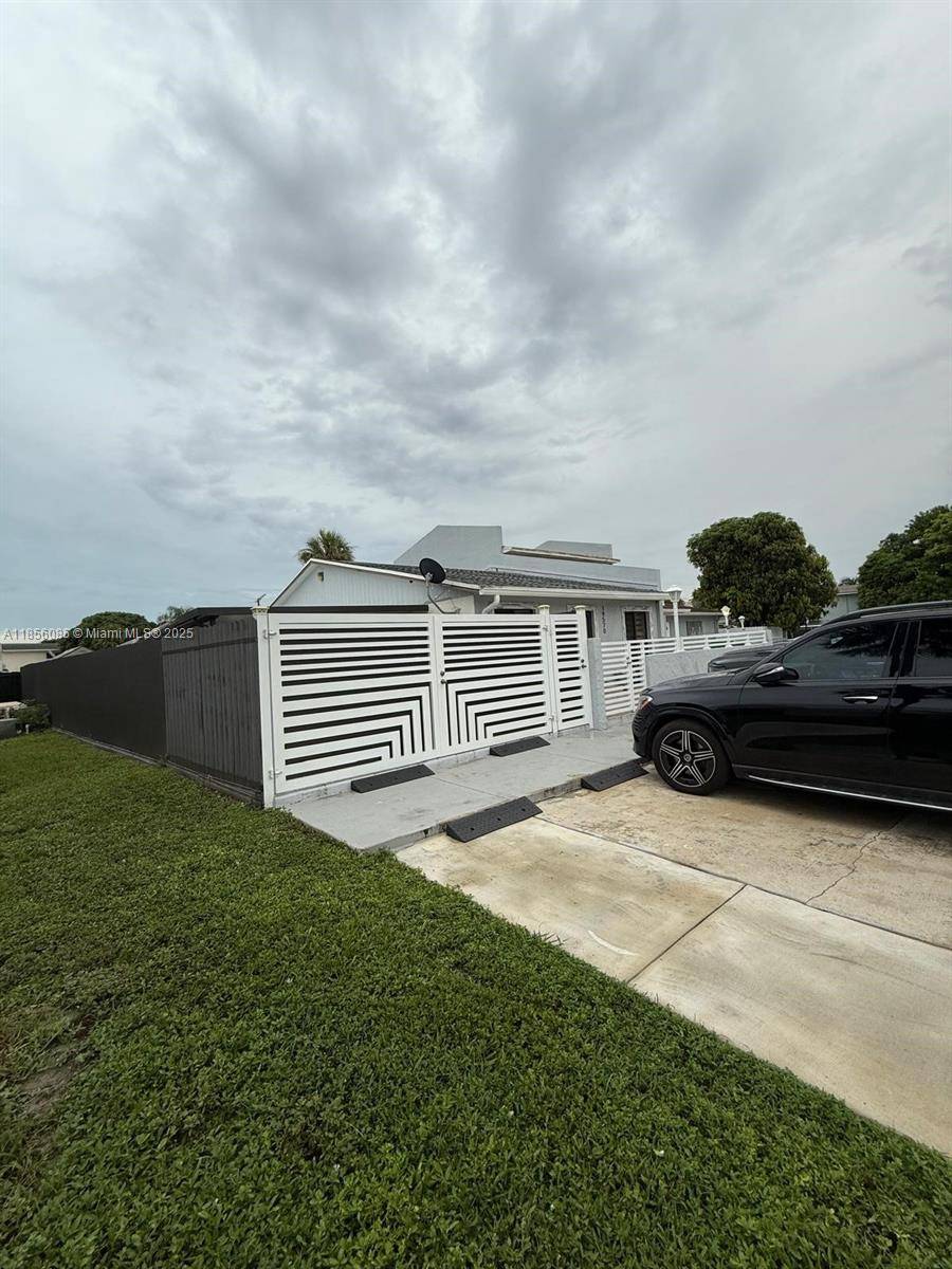 Beautiful house, complete Remodel with a Studio to help you pay the Mortgage.