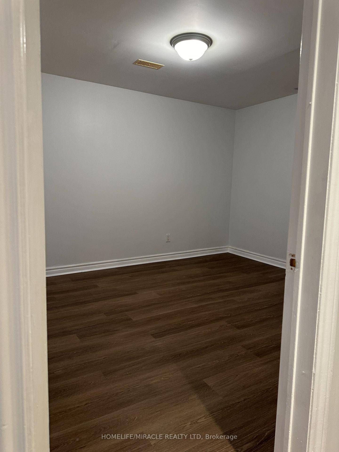 Very spacious 2 bdrm basement apartment in high demand meadowdale village neighborhood, Walk up basement, side entrance, 1 parking included, separate laundry, Close to Scools Hwy 401 407, Heartland, Grocery, ...
