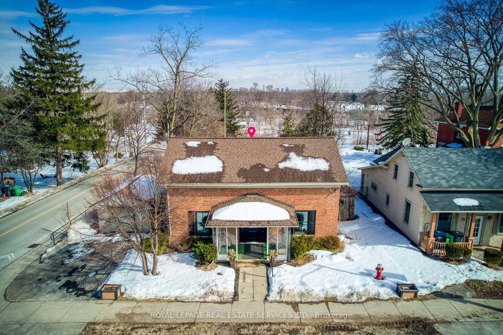 Great Opportunity for Investment Live Work Property Located at the corner of Queen St S amp ; Church St in Famous Destination Olde Village of Streetsville.