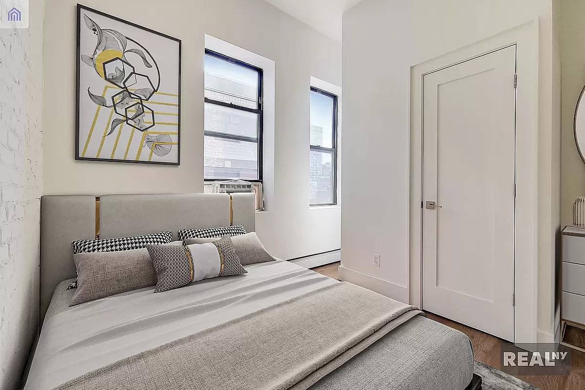 This is a gorgeous, newly renovated apartment with high end finishes.