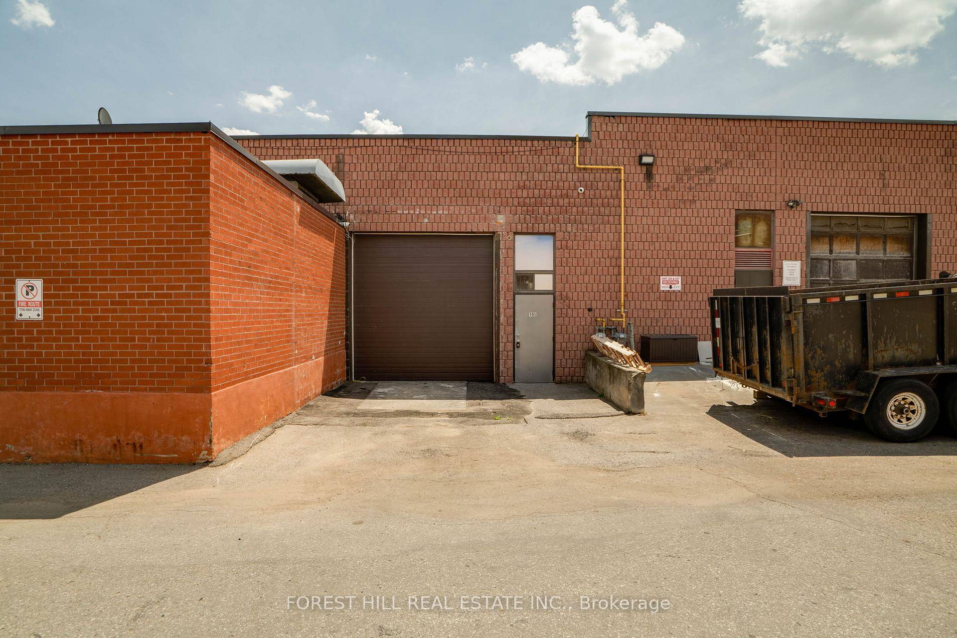 Fantastic opportunity to own a spacious and versatile industrial commercial unit in ahigh demand location.