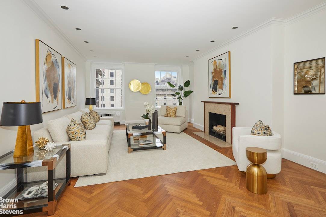 JUST LISTED 8 ROOMS ON PARK AVENUELocated between 67th and 68th Streets on Park Avenue, this 8 room prewar home awaits your personal touch.