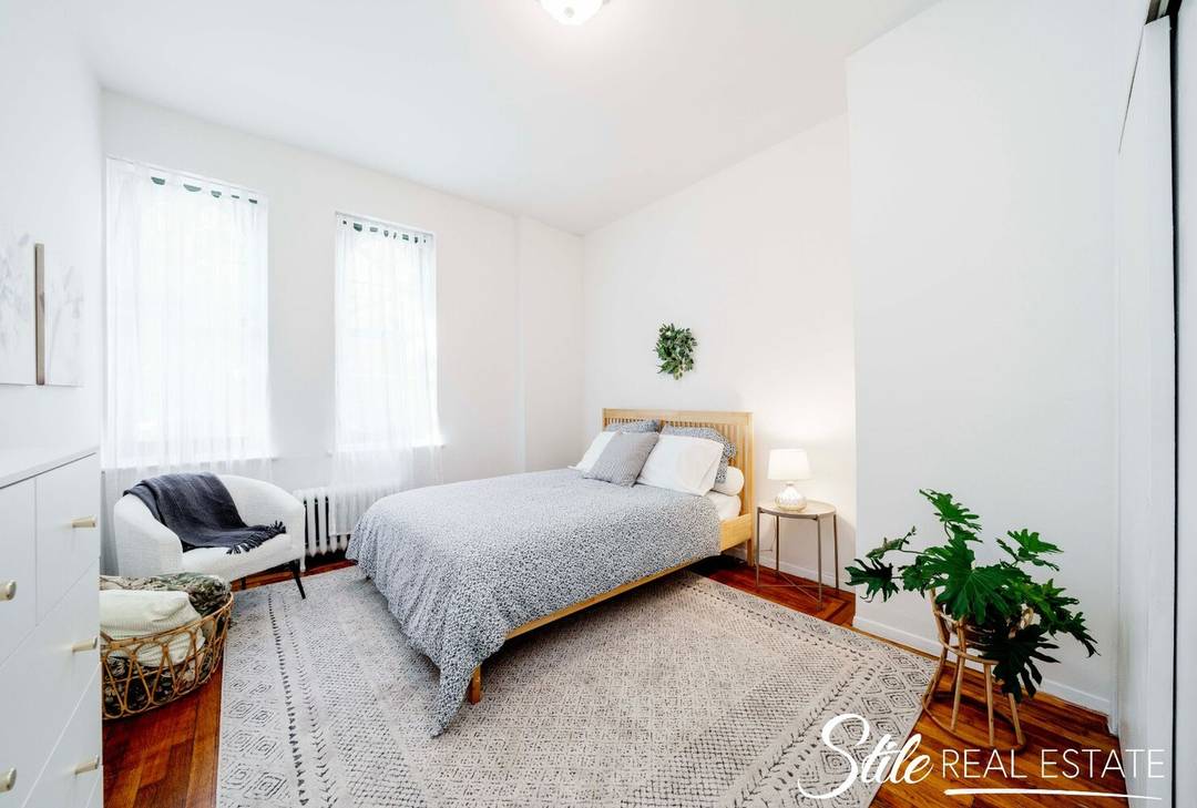 Just a step up from the lobby with quick access to the front door, Residence 1A has the feel of a maisonette, offering both privacy and solitude.