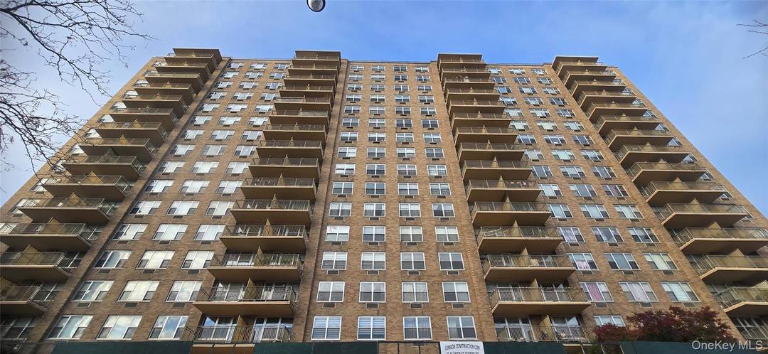 Excellent investment or primary residence opportunity at the Stanton Condominium !