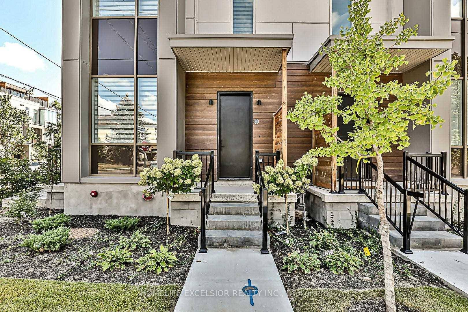 Luxury End Unit Town Home at the Prestigious Bayview Village, Tinted Windows, 10 Ft Ceiling on Main Floor, Pot lights, B I Speakers for Home Stereo System, 335 sqft Stunning ...