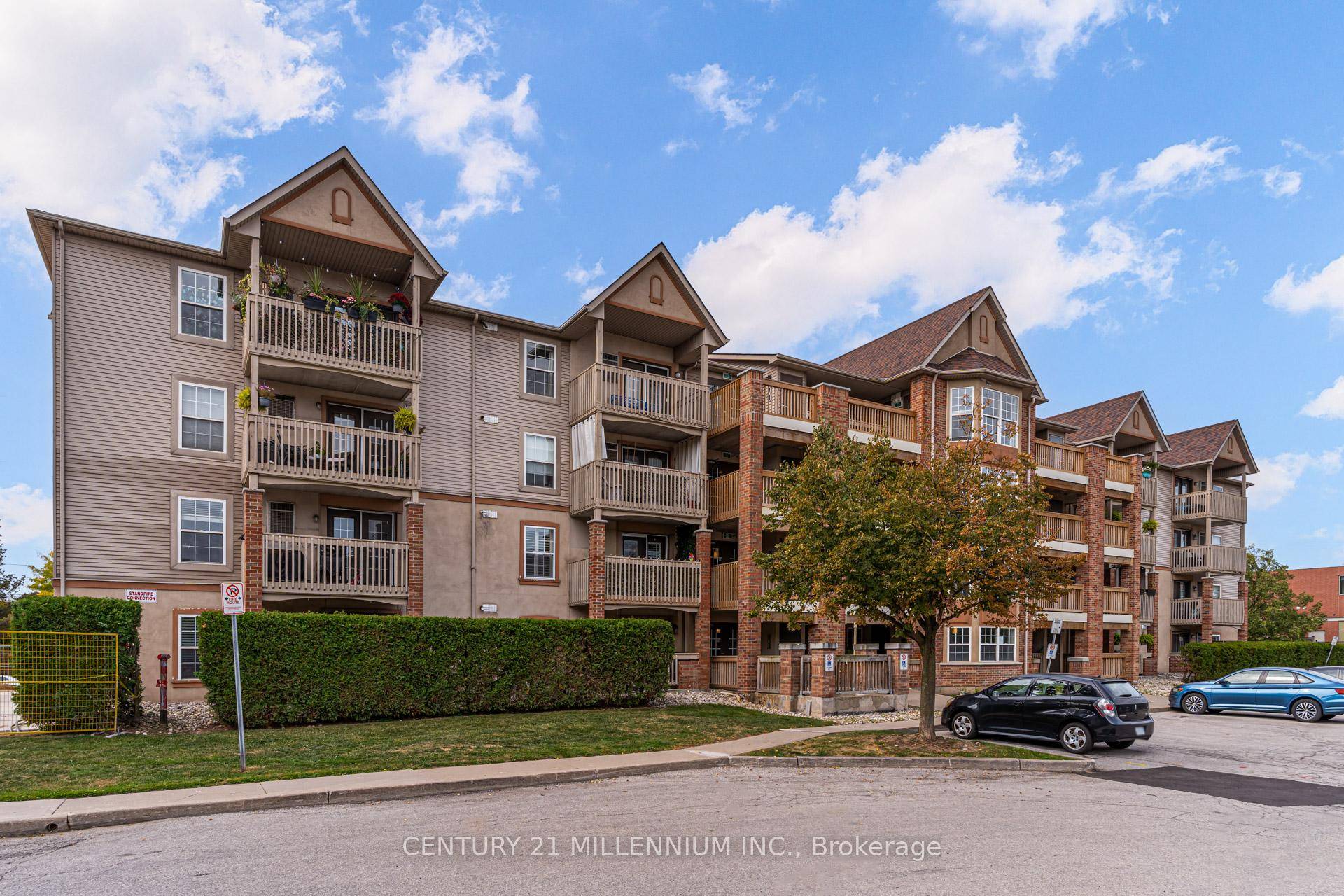 Move in ready 1 bedroom condo in Tansley Gardens !